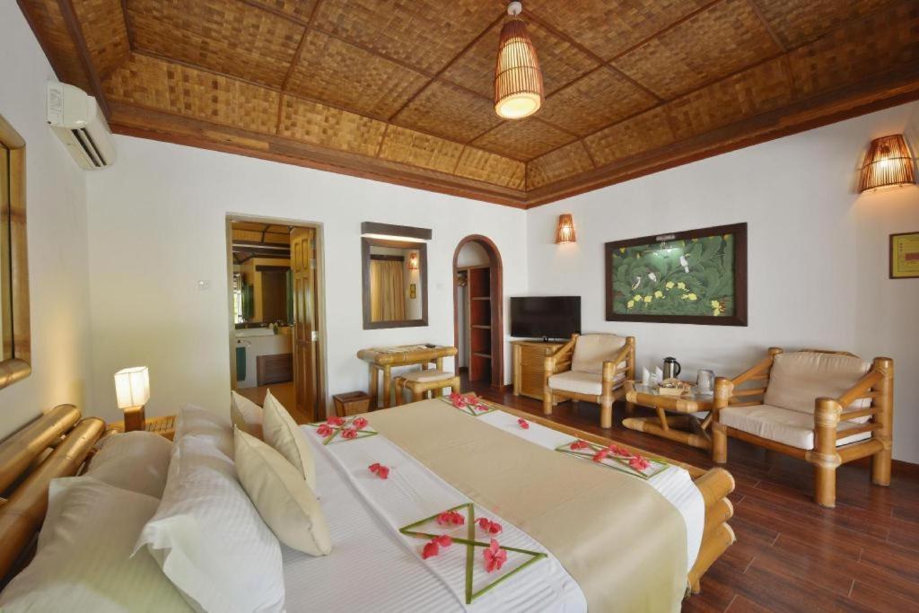 Angaga Island Resort And Spa Екстер'єр фото