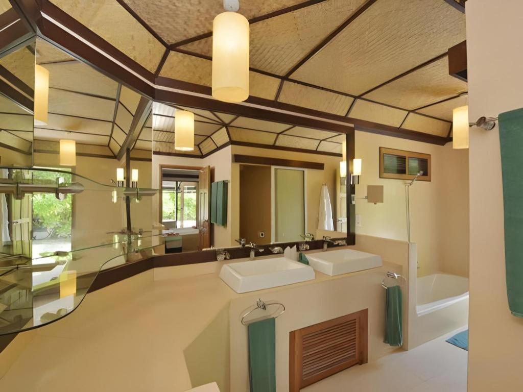Angaga Island Resort And Spa Екстер'єр фото