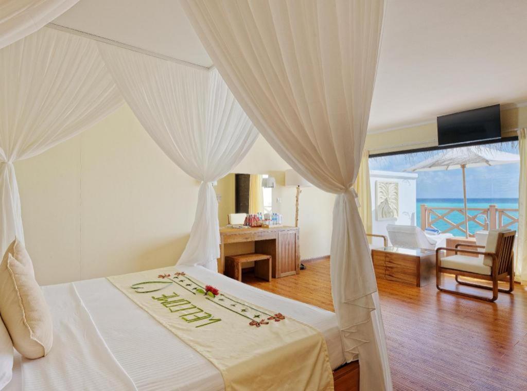 Angaga Island Resort And Spa Екстер'єр фото