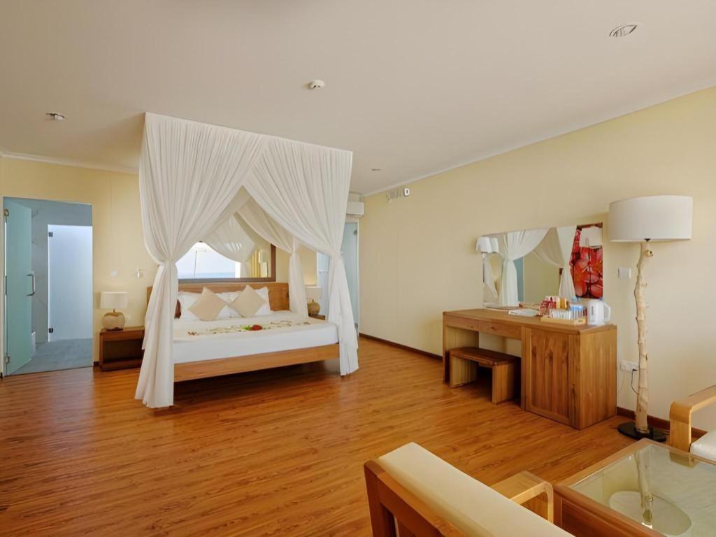 Angaga Island Resort And Spa Екстер'єр фото